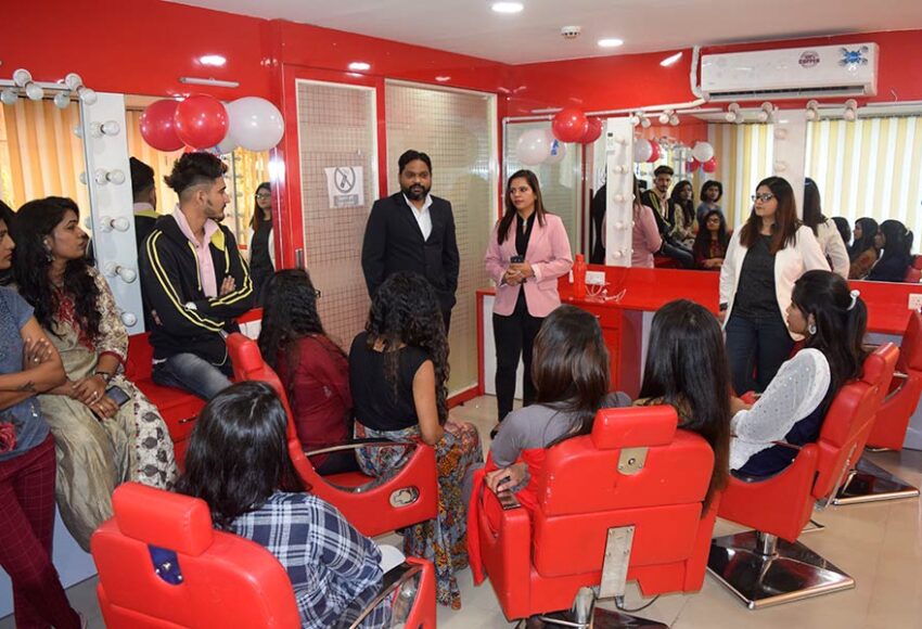 Beauty Parlour Near Me