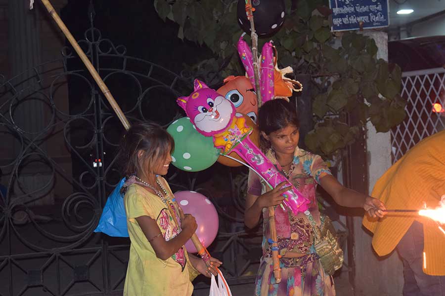 1-diwali-celebration-with-street-kids