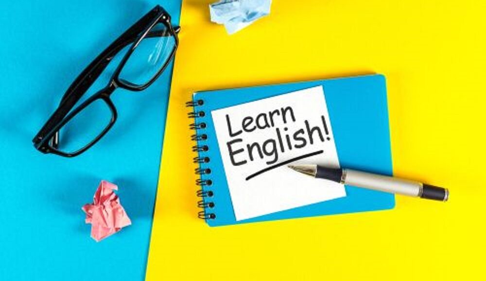 "What are the key benefits of enrolling in a Spoken English Course for individuals, especially students?"