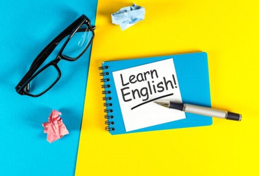 "What are the key benefits of enrolling in a Spoken English Course for individuals, especially students?"